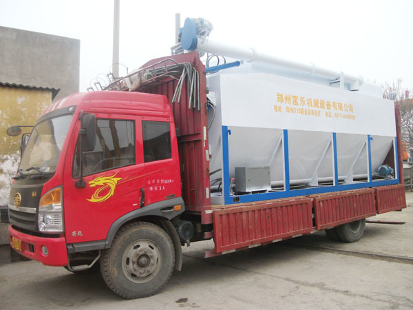 散装饲料运输车