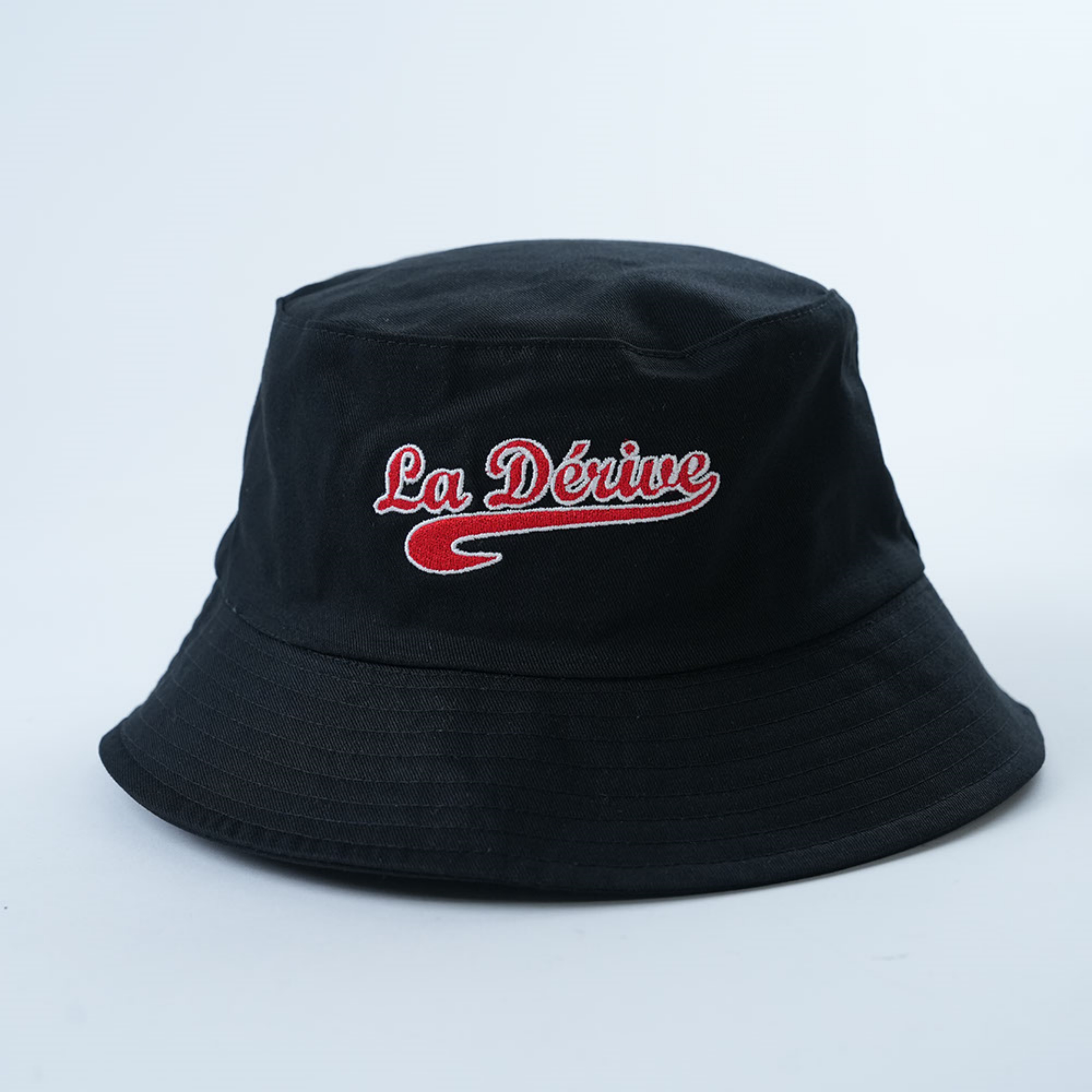 Bucket Hat: A Fashionable Choice Combining Trend and Practicality​