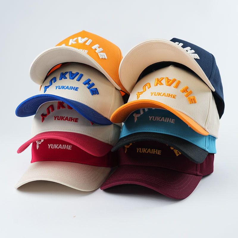 Los detalles de costura que moldean las tendencias de los sombreros