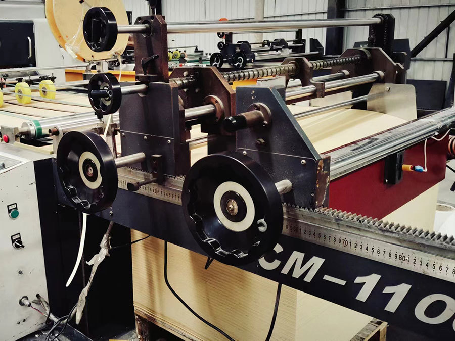 Flat sheet cross-cutting machine Flat sheet cross-cutting machine