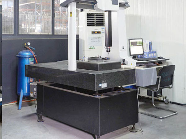 Three-coordinate measuring instrument