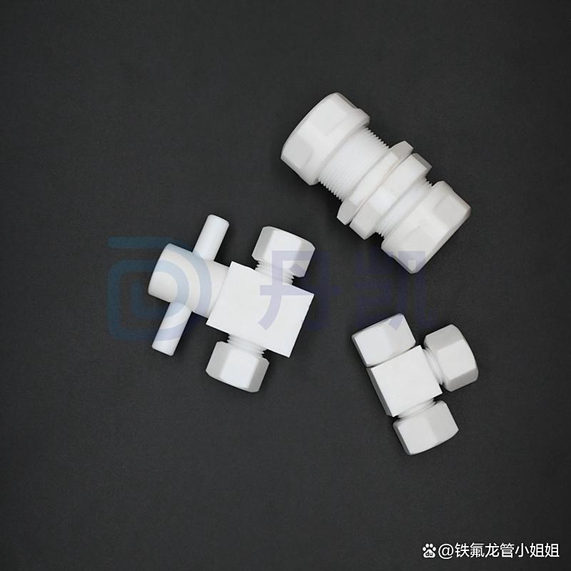 PTFE接头在石油化工行业的特性与应用