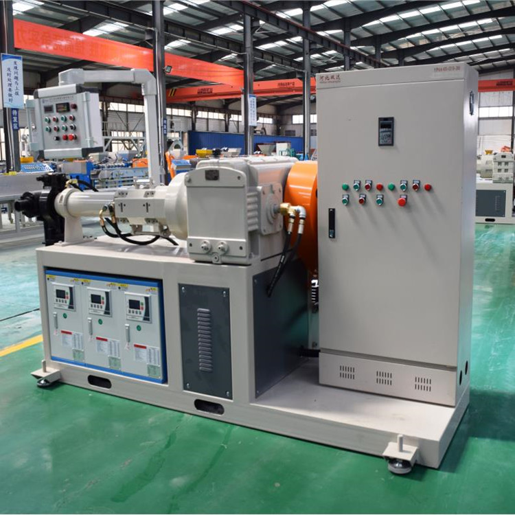 Rubber cable extruder