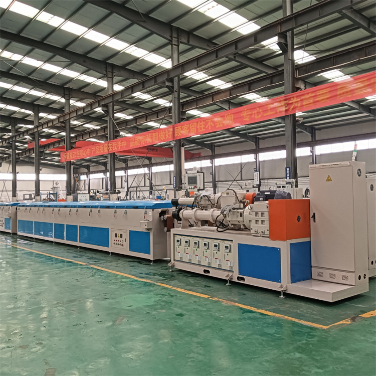 Composite rubber tube extruder all-in-one production line