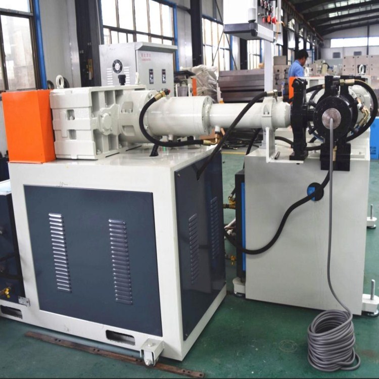 Compound rubber tube extruder