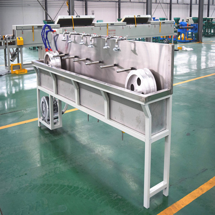 Aluminum wheel with traction sink