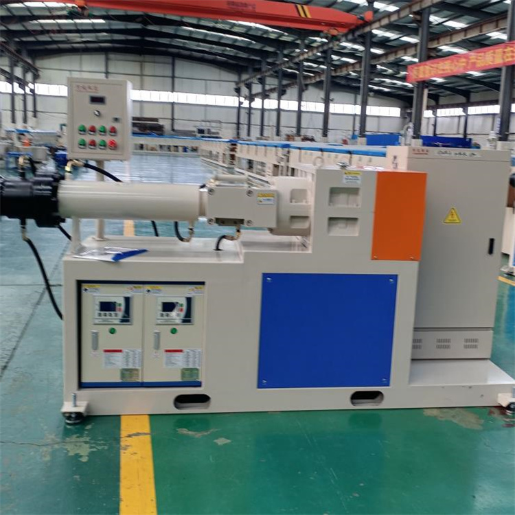 Short 90 rubber extruder