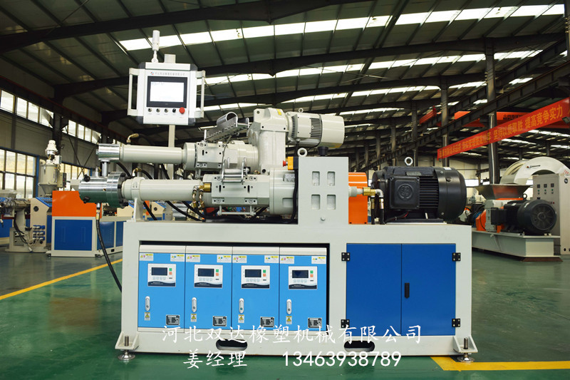 Composite rubber extruder