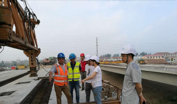 啟東市公路建設(shè)大會戰(zhàn)總指揮部 ——對丁倉港路北延工程安全工作進行飛行檢查