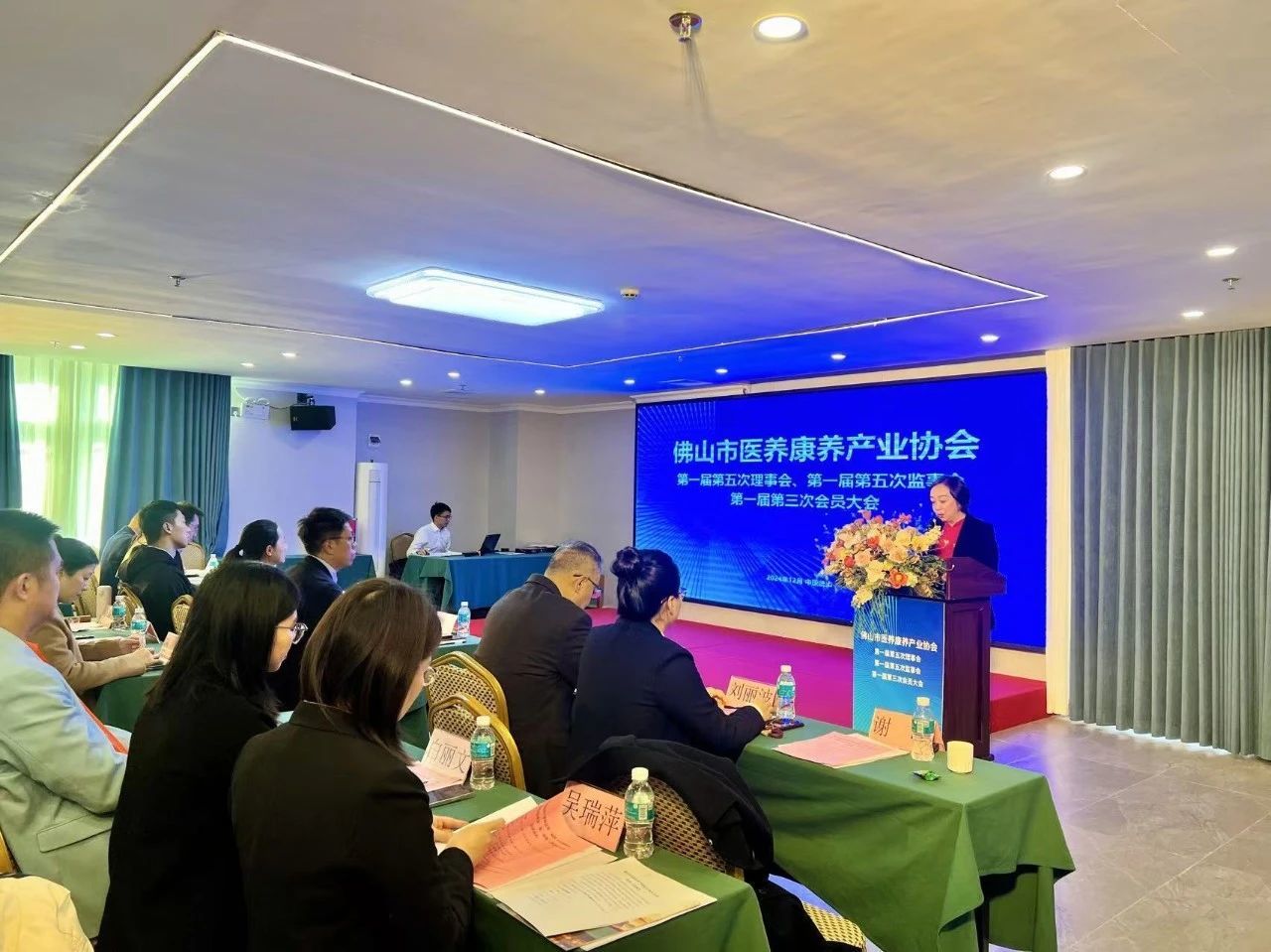 时尚吸睛外观，适途智能代步车受适老商家欢迎