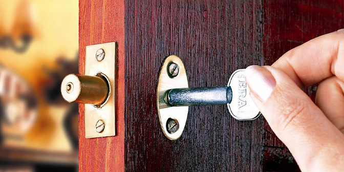 Door bolt