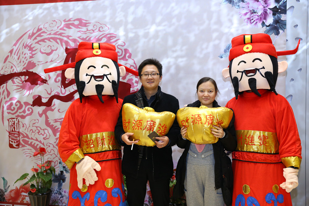 Unity as a pioneer, ten thousand horses galloping to welcome the new year - Suzhou Land Group's 2014 New Year's Party Documentary