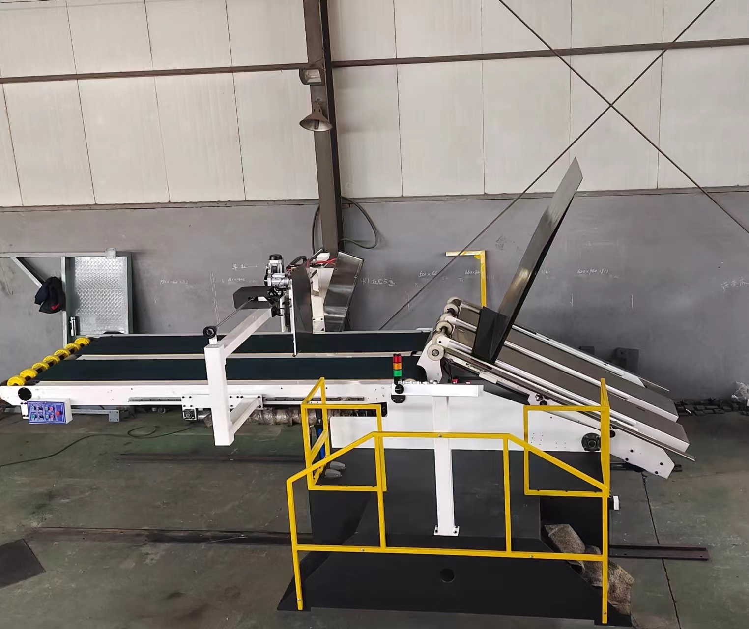 Streamline Your Packaging Line: The Advantages of Semi-Automatic Paper Feeding