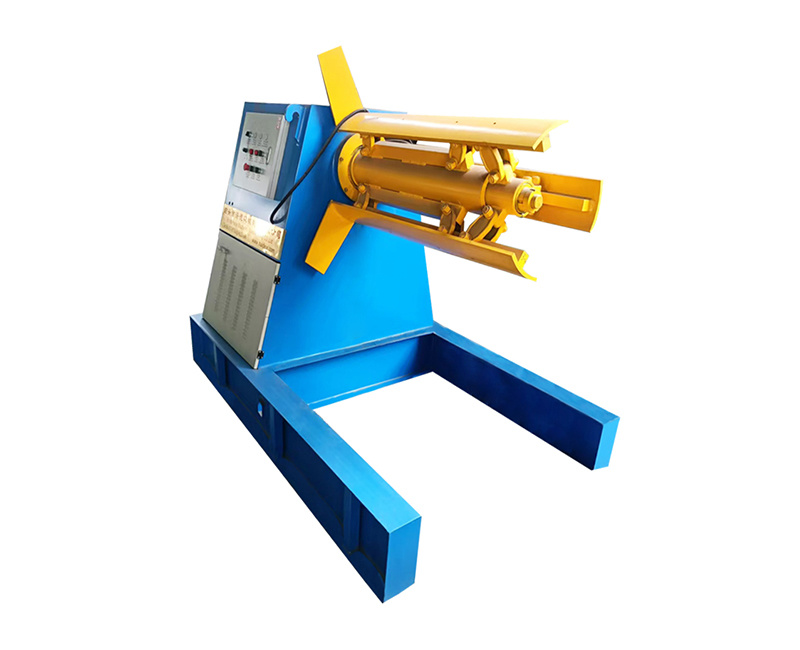 Automatic coiling and unwinding machine with hydraulic unwinding car Automatic coiling and unwinding machine with hydraulic unwinding car