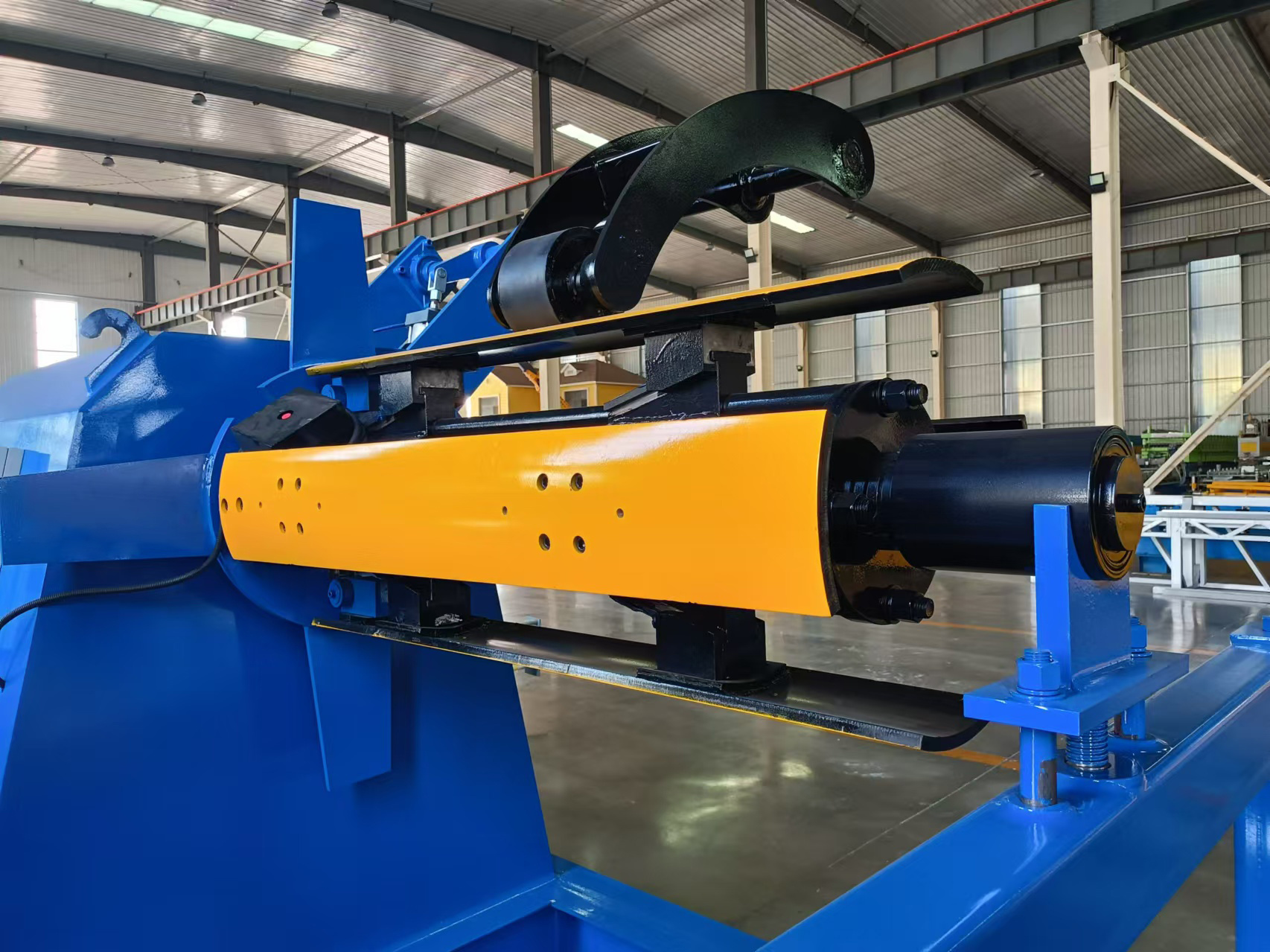 Automatic 10 Ton Sheet Metal Coil Steel Strip Manual Uncoiler Machine Hydraulic Decoiler with Loading Car Automatic 10 Ton Sheet Metal Coil Steel Strip Manual Uncoiler Machine Hydraulic Decoiler with Loading Car