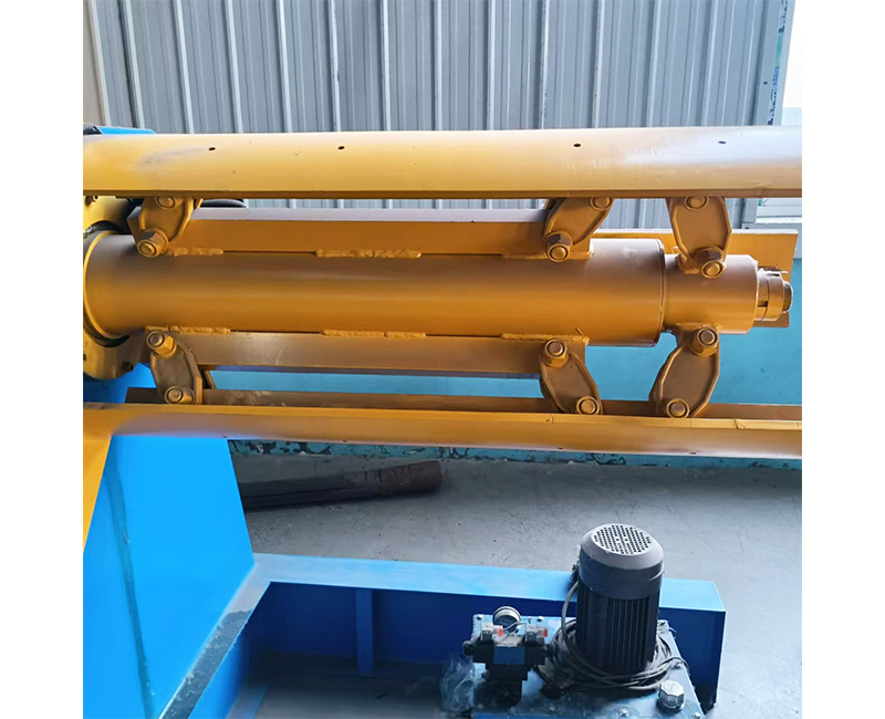 Automatic coiling and unwinding machine with hydraulic unwinding car Automatic coiling and unwinding machine with hydraulic unwinding car