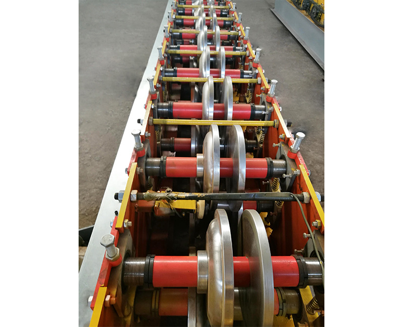 Metal rain gutter steel roll forming making machine Metal rain gutter steel roll forming making machine