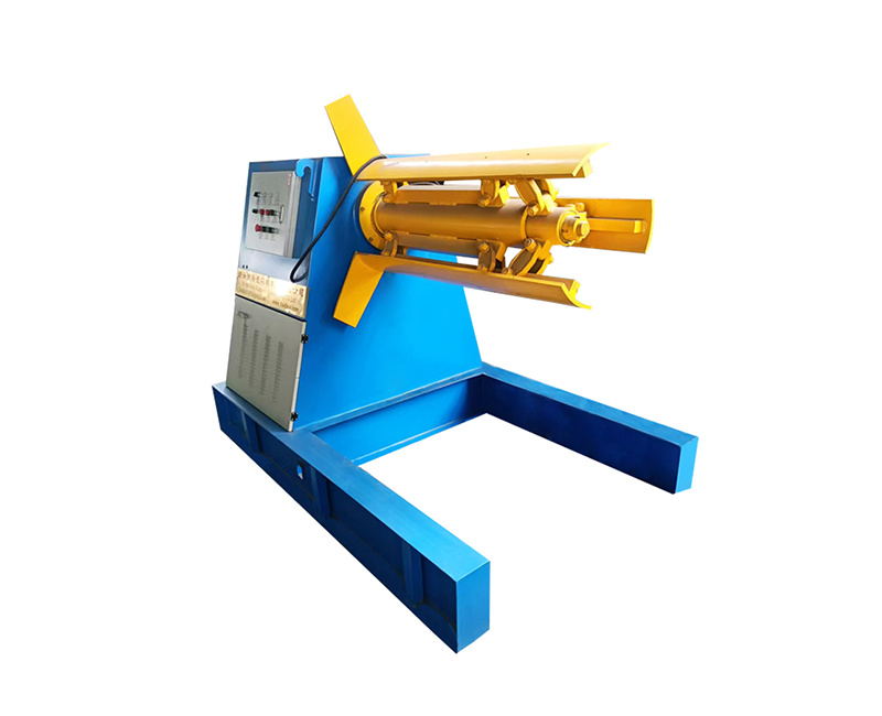Automatic coiling and unwinding machine with hydraulic unwinding car