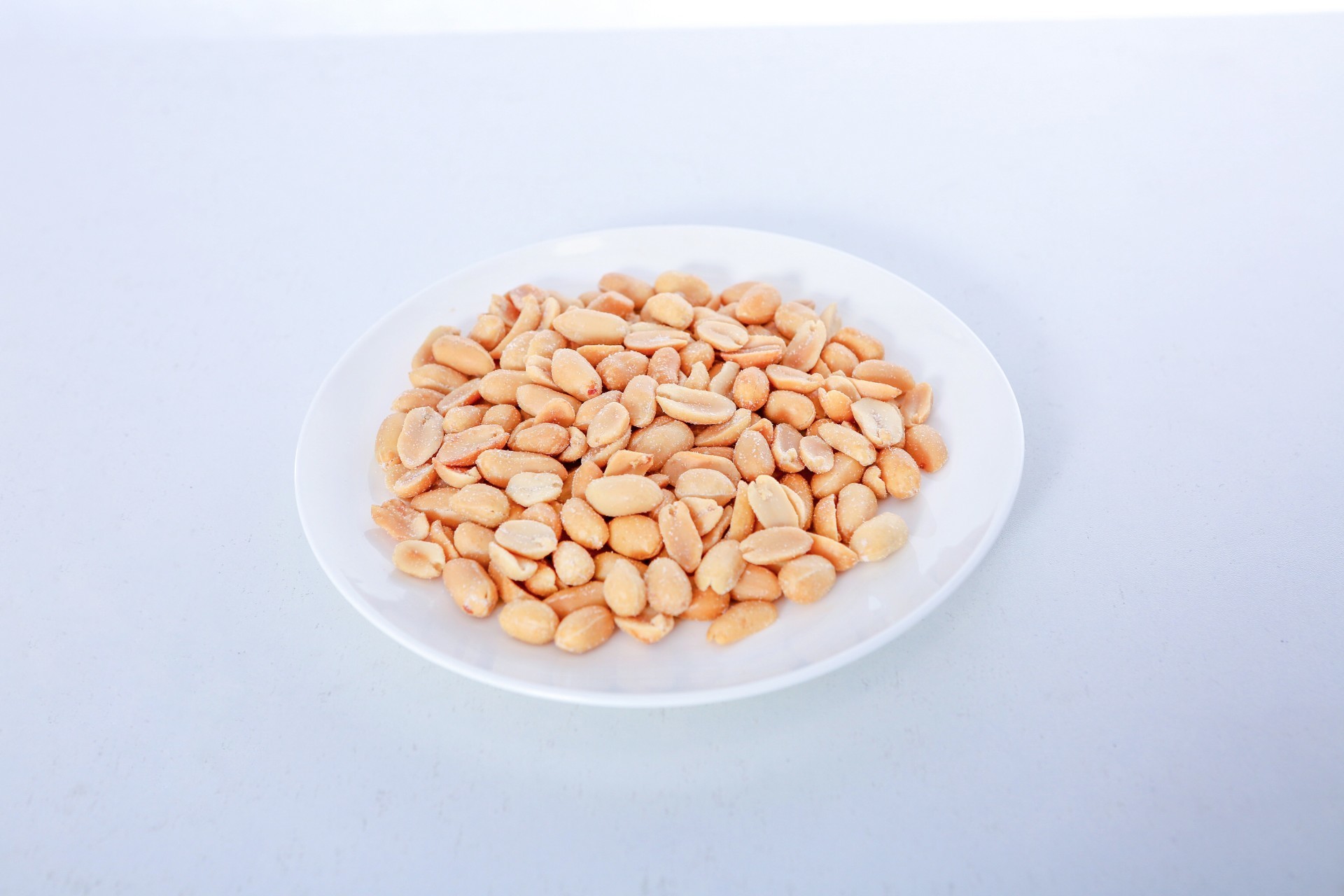 Roasted and salted peanut
