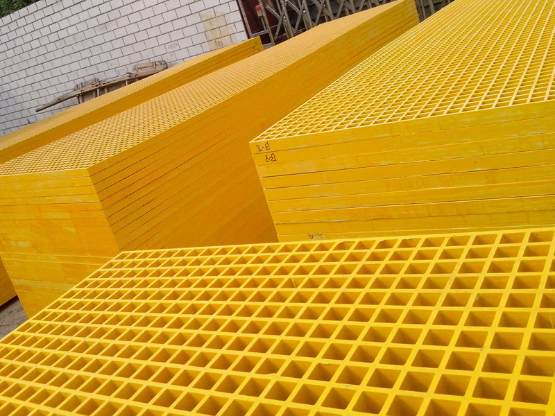 Introduction à la classification des grilles en fibre de verre par différents types de surface