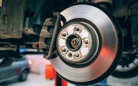 Die Bremsen eines Fahrzeugs sind entscheidend für die Sicherheit und die Leistungsfähigkeit des Fahrzeugs