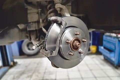 What is the structure and working principle of drum brakes?