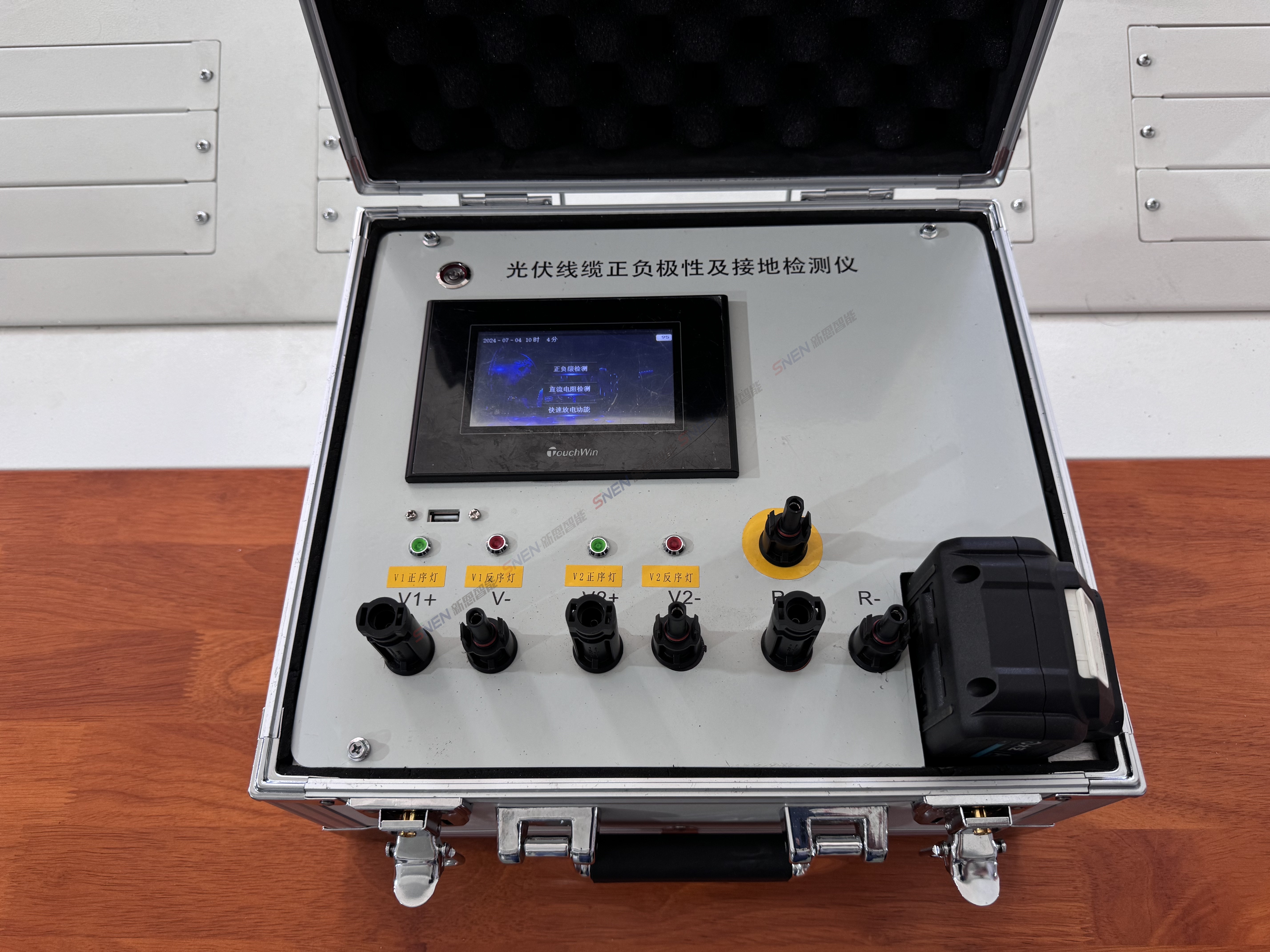 Photovoltaic cable positive and negative polarity and grounding detector