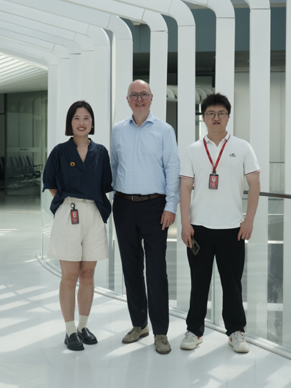 德国设计奖CEO Lutz先生莅临骏跃科技，共鉴创新设计魅力，深入交流未来合作愿景
