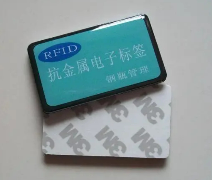 High frequency anti-metal tag (soft glue)
