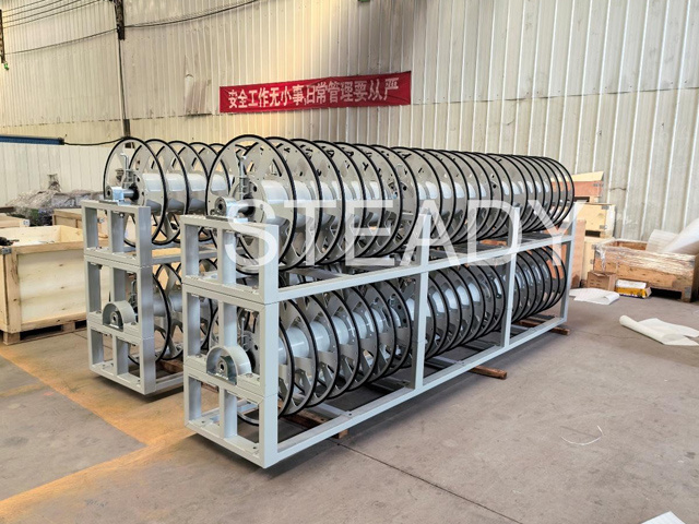Manual cable reels