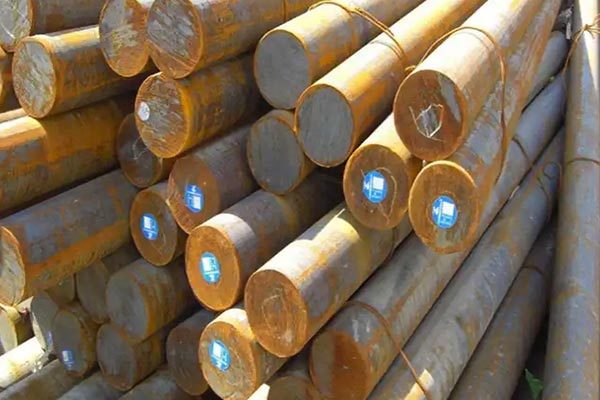 Carbon steel round bar is a type of steel bar that is widely used in various industries due to its high strength, durability, and versatility.
