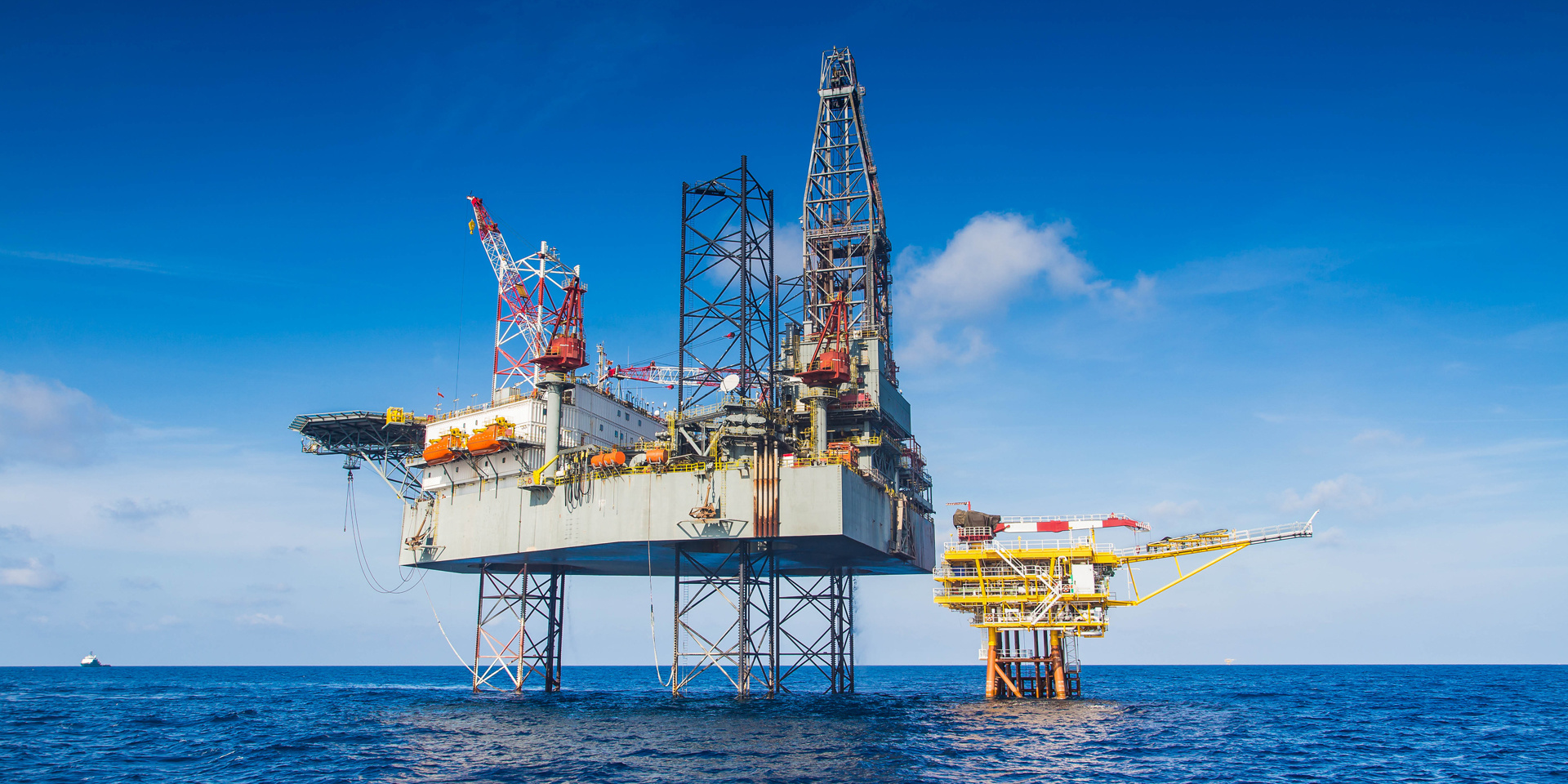 Offshore wind, offshore gas and oil platforms Offshore wind, offshore gas and oil platforms