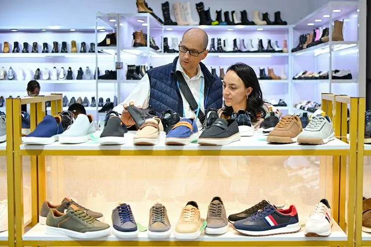 The third footwear exhibition area of the 133rd Canton Fair attracts buyers