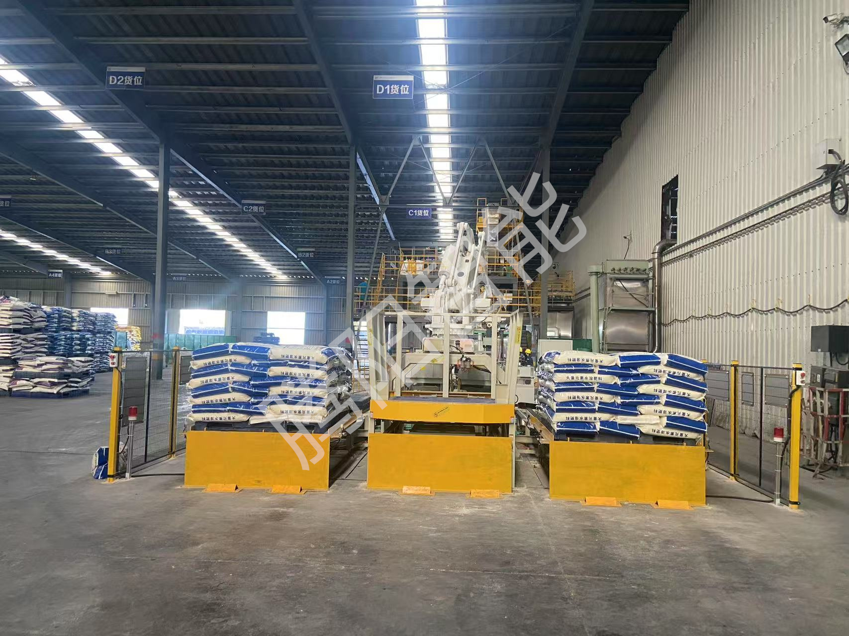 Los robots paletizadores de doble estación duplican la eficiencia. Los robots paletizadores de doble estación duplican la eficiencia.
