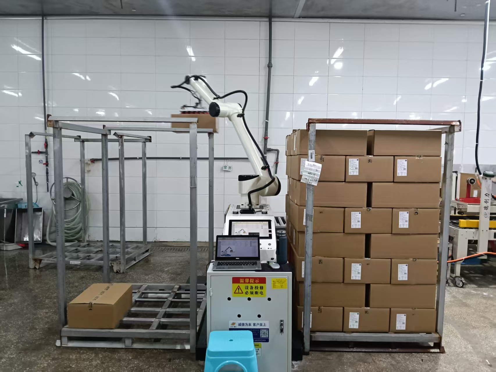 Small Carton Collaborative Palletizing Station: A Flexible, Efficient, Intelligent Upgrade Option!