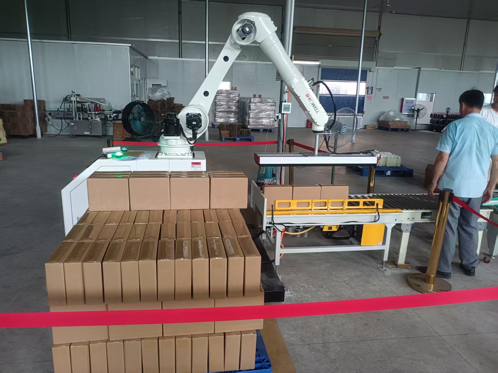 How do industrial robots improve the palletizing efficiency of manufacturing factories?