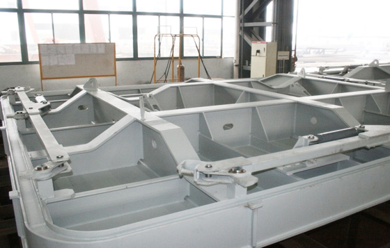 Hatch cover is the main equipment in ship machinery