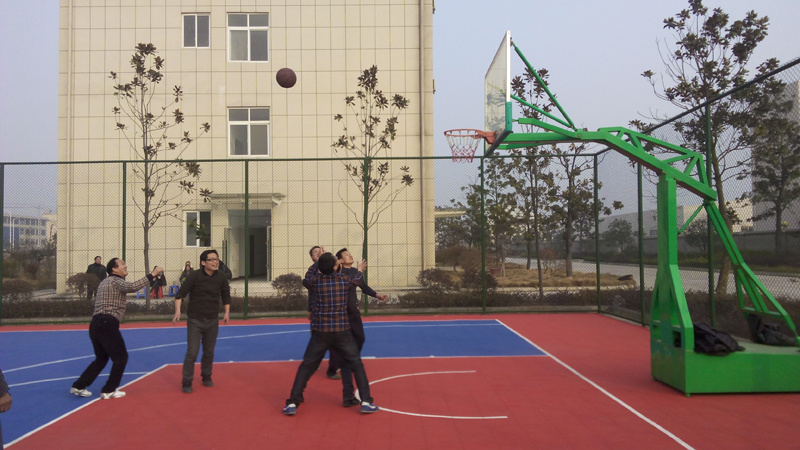 Hubei Xuefei Chemical Company Holds Winter Games