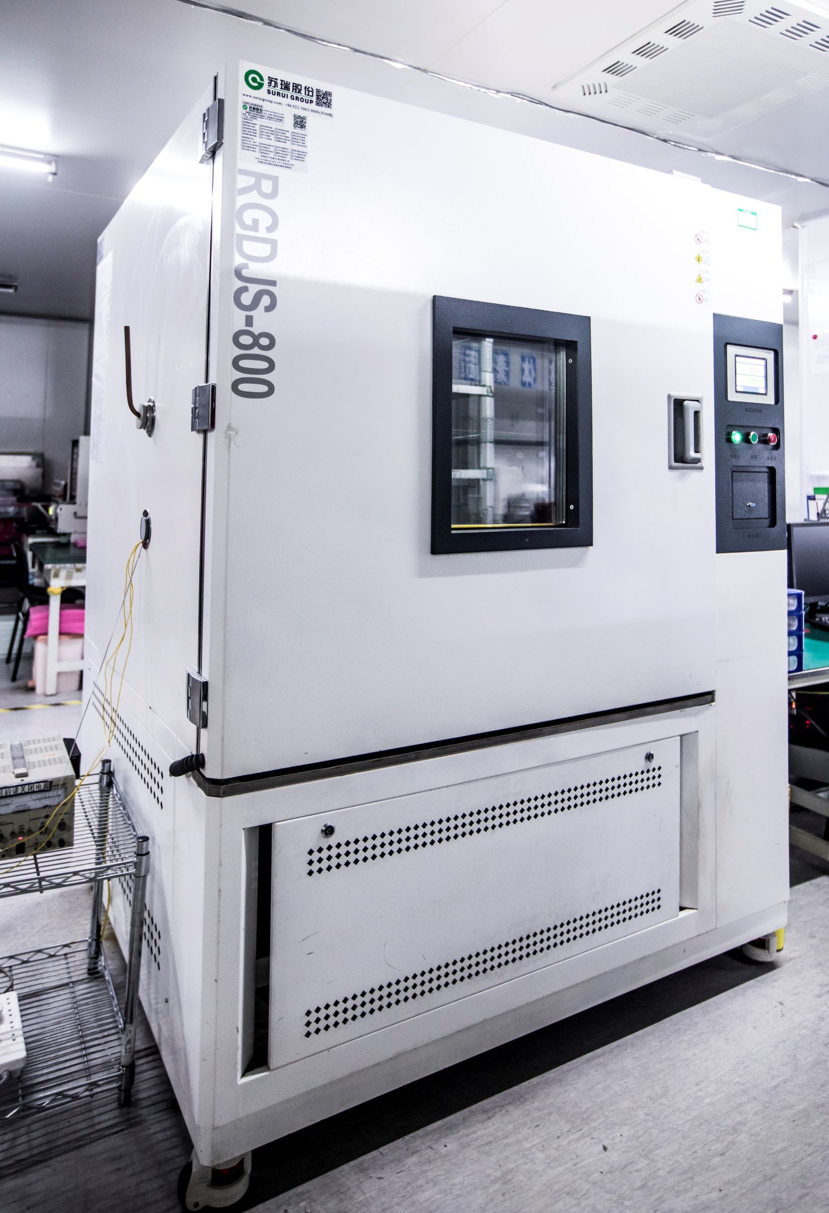 Programmable high and low temperature alternating wet and hot Chamber
