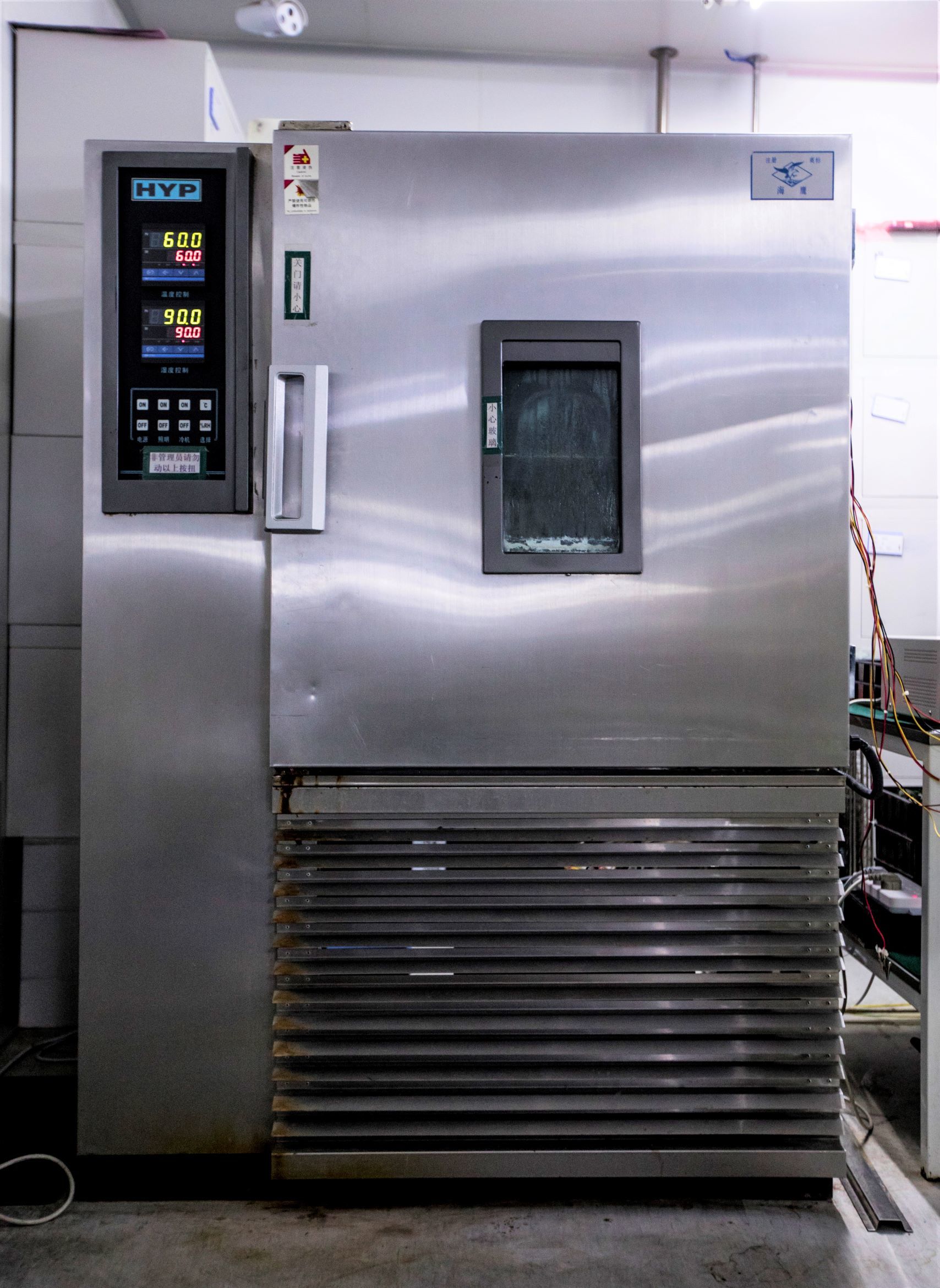 Constant temperature humidity and heat test chamber