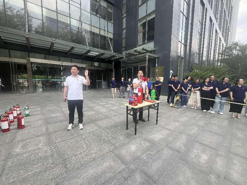 山東省中能工程建設(shè)有限公司舉行消防滅火演習(xí)