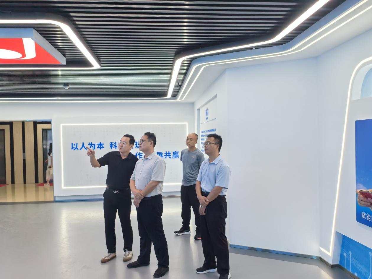 Mr. Wang Jiajing and his team from Rizhao Huatai Paper Industry Co., Ltd. visited our hospital for交流.