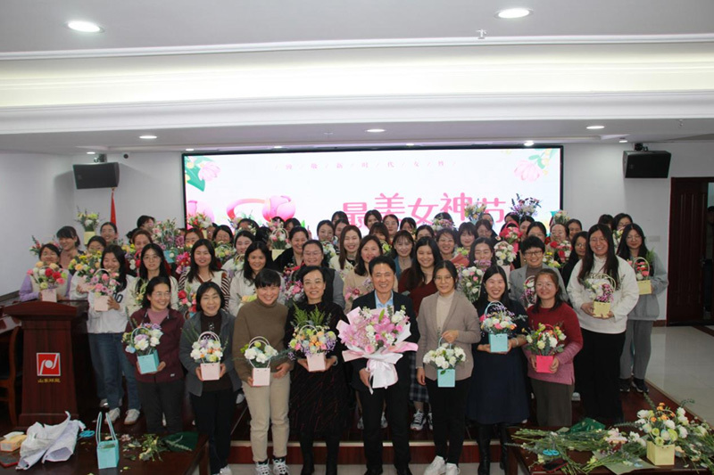 Women's Day flower arrangement activities