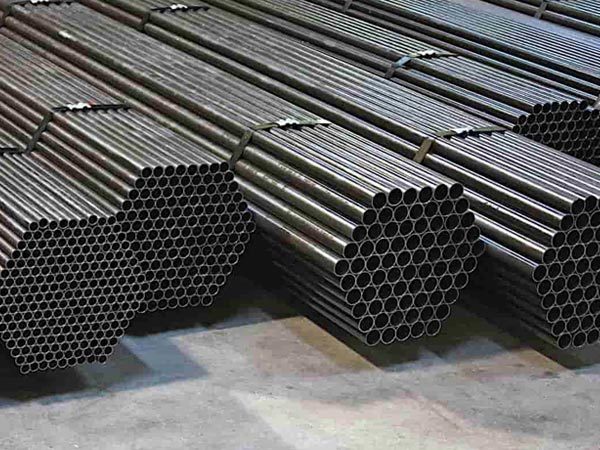 What are the three ways to connect steel pipes?