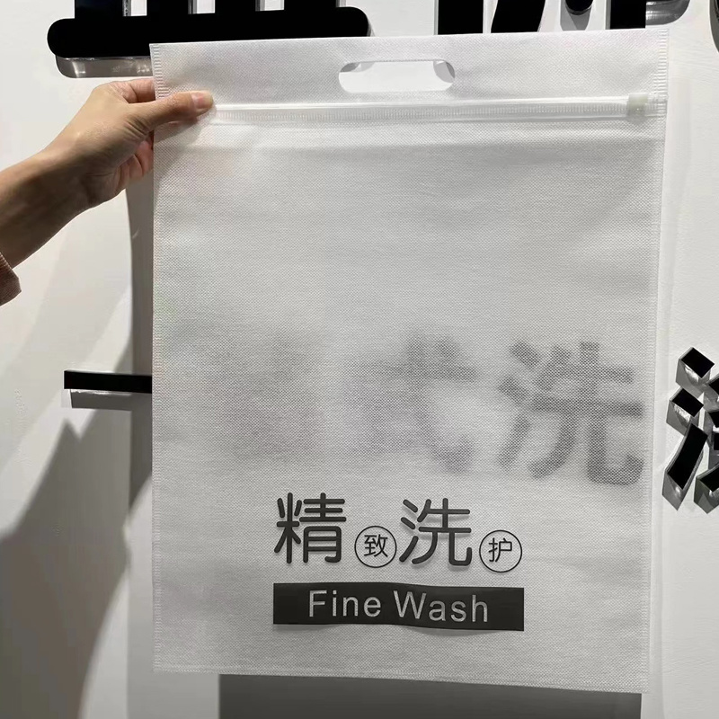 干洗店无纺布塑料包装卷的封口设计是否方便易用? 干洗店无纺布塑料包装卷的封口设计是否方便易用?