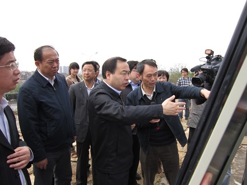 時任武漢市長唐良智視察張公堤城市森林公園建設