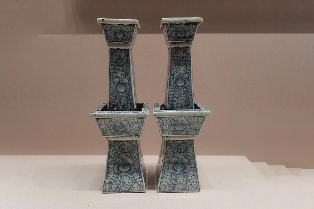 青花纏枝蓮五供 清代（公元1644—1911年）