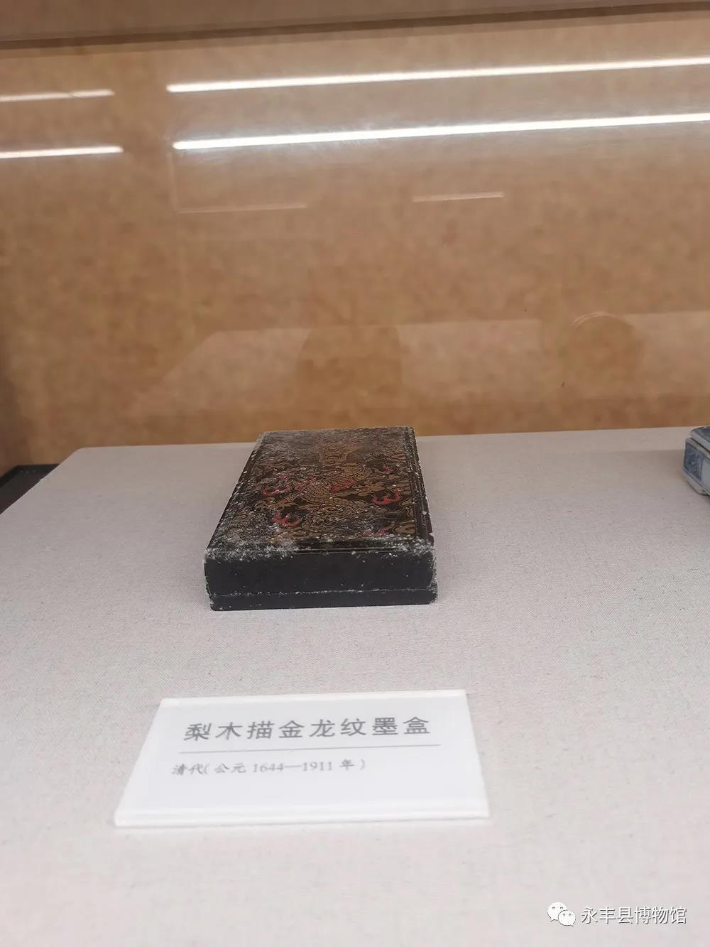 梨木描金龍紋墨盒      清代（公元1644—1911年）