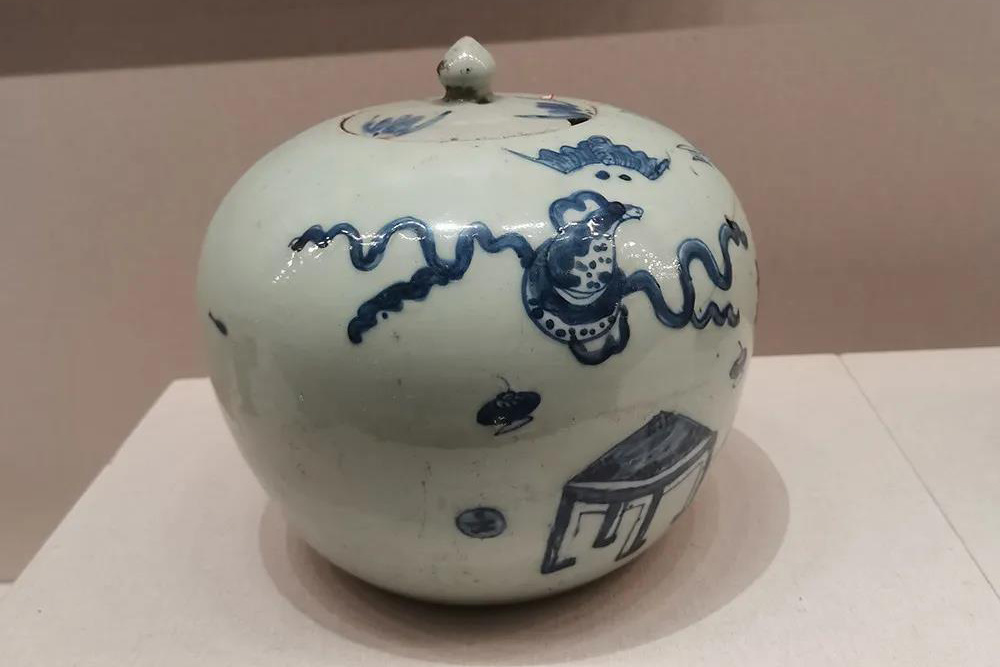 青花八寶紋西瓜罐 清代（公元1644—1911年）