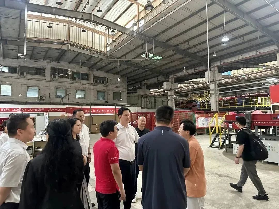 熱烈歡迎成都邛崍市各領(lǐng)導蒞臨新中泰集團